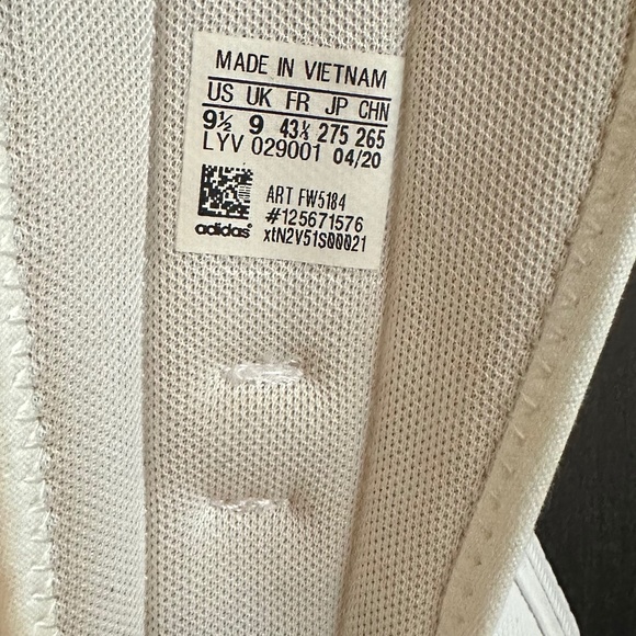 Adidas - Picture 3 of 5